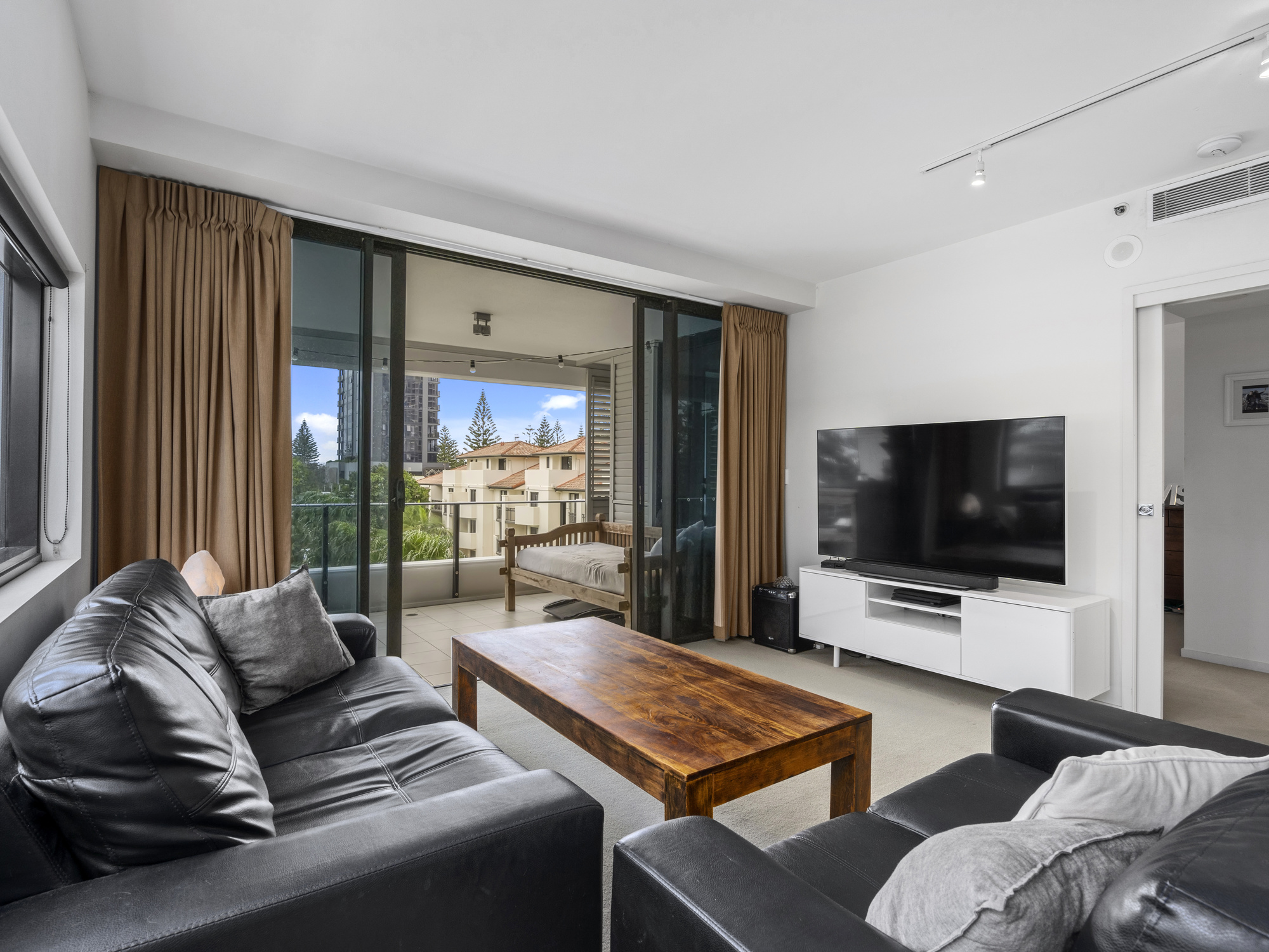 Real Estate | Gold Coast | Chevron Realty | 002 Open2view Id685729 301 14 George Avenue